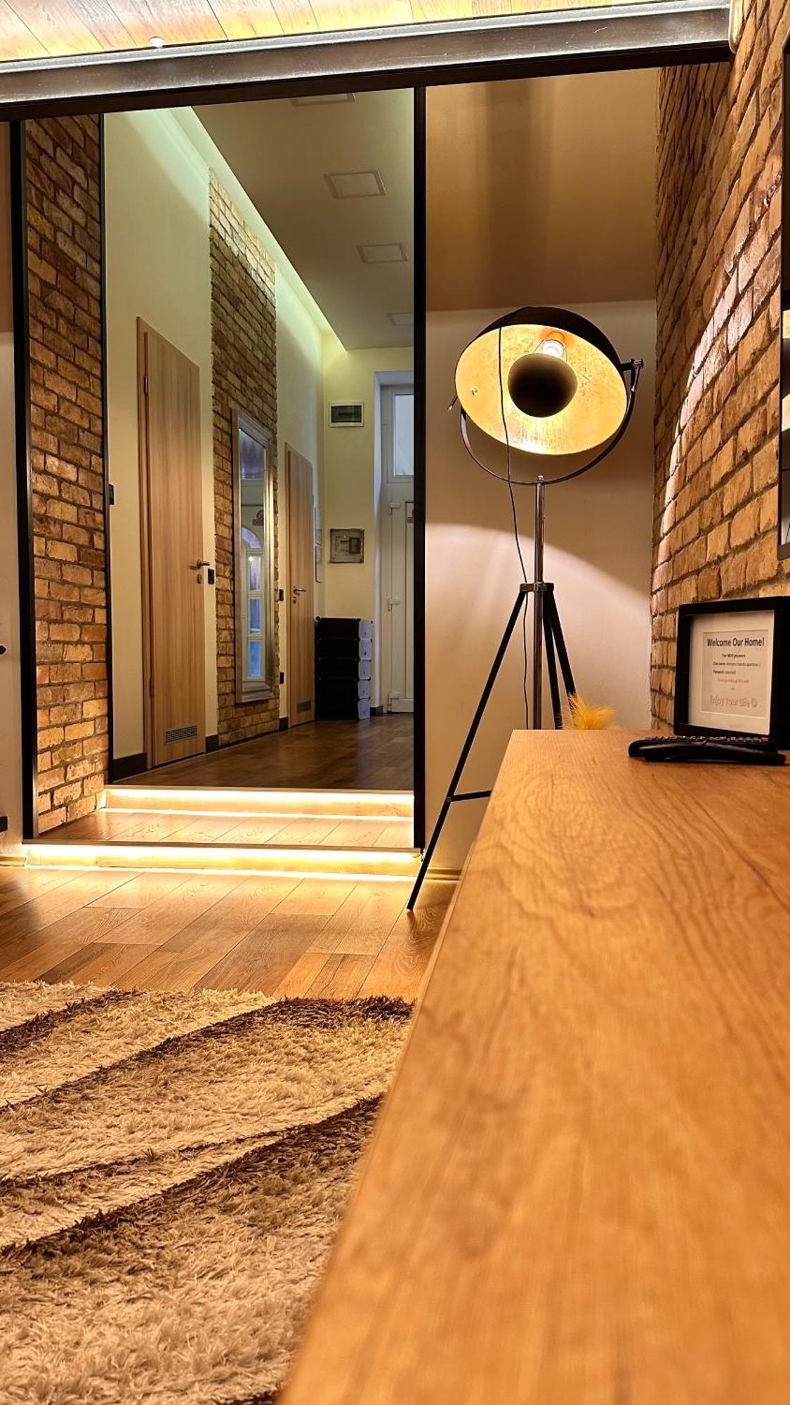 Apartament Home, Far Away From 2