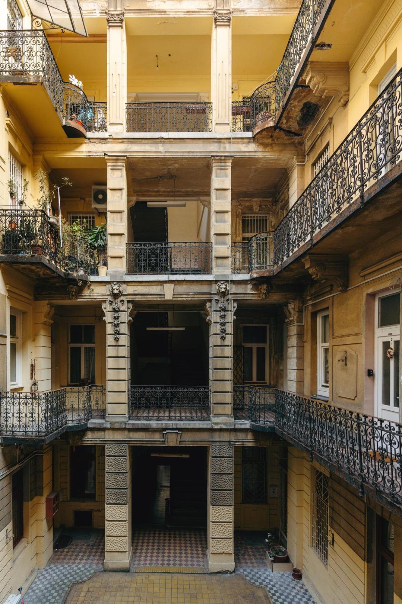 Bercsenyi - Close To The Gellert Thermal Bath Apartment