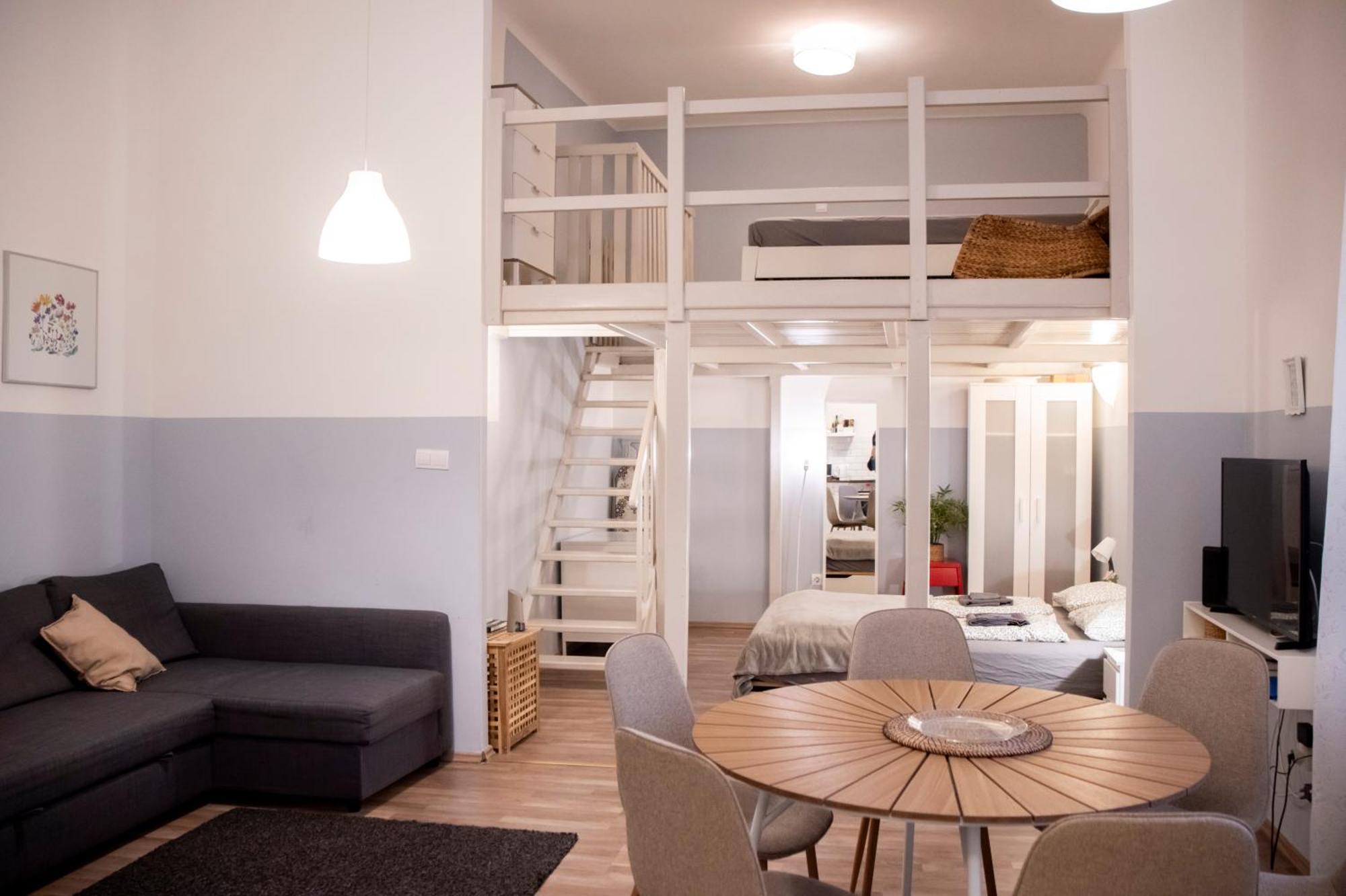 Klau33 In Party District Apartment