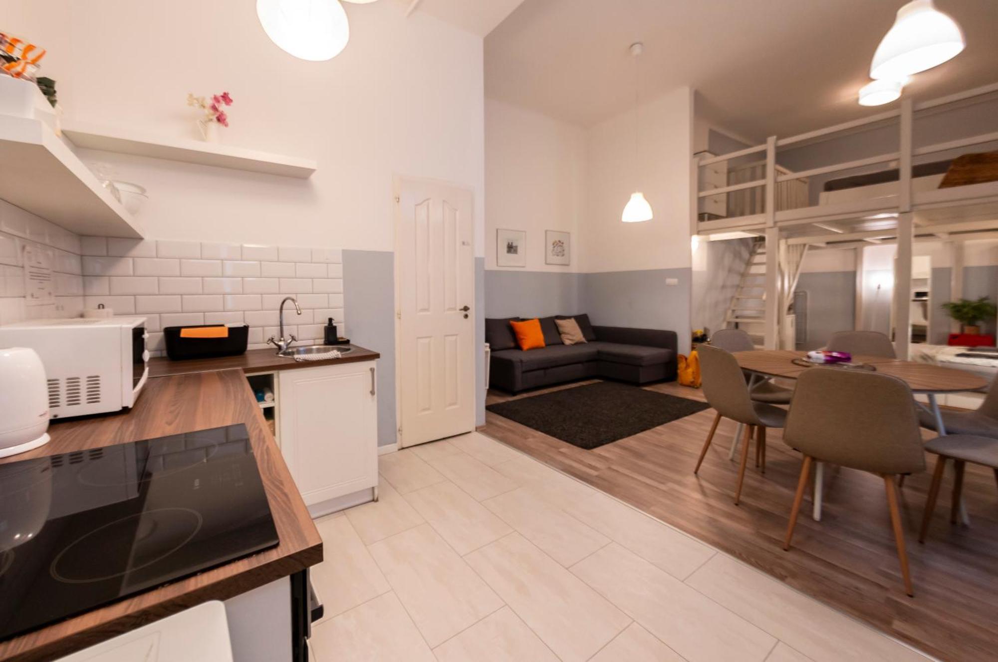 Klau33 In Party District Budapest