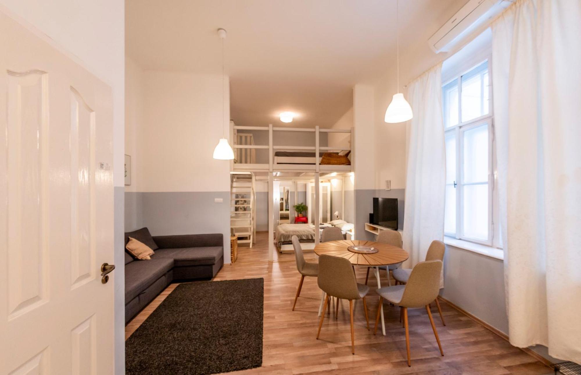 Klau33 In Party District * Budapest