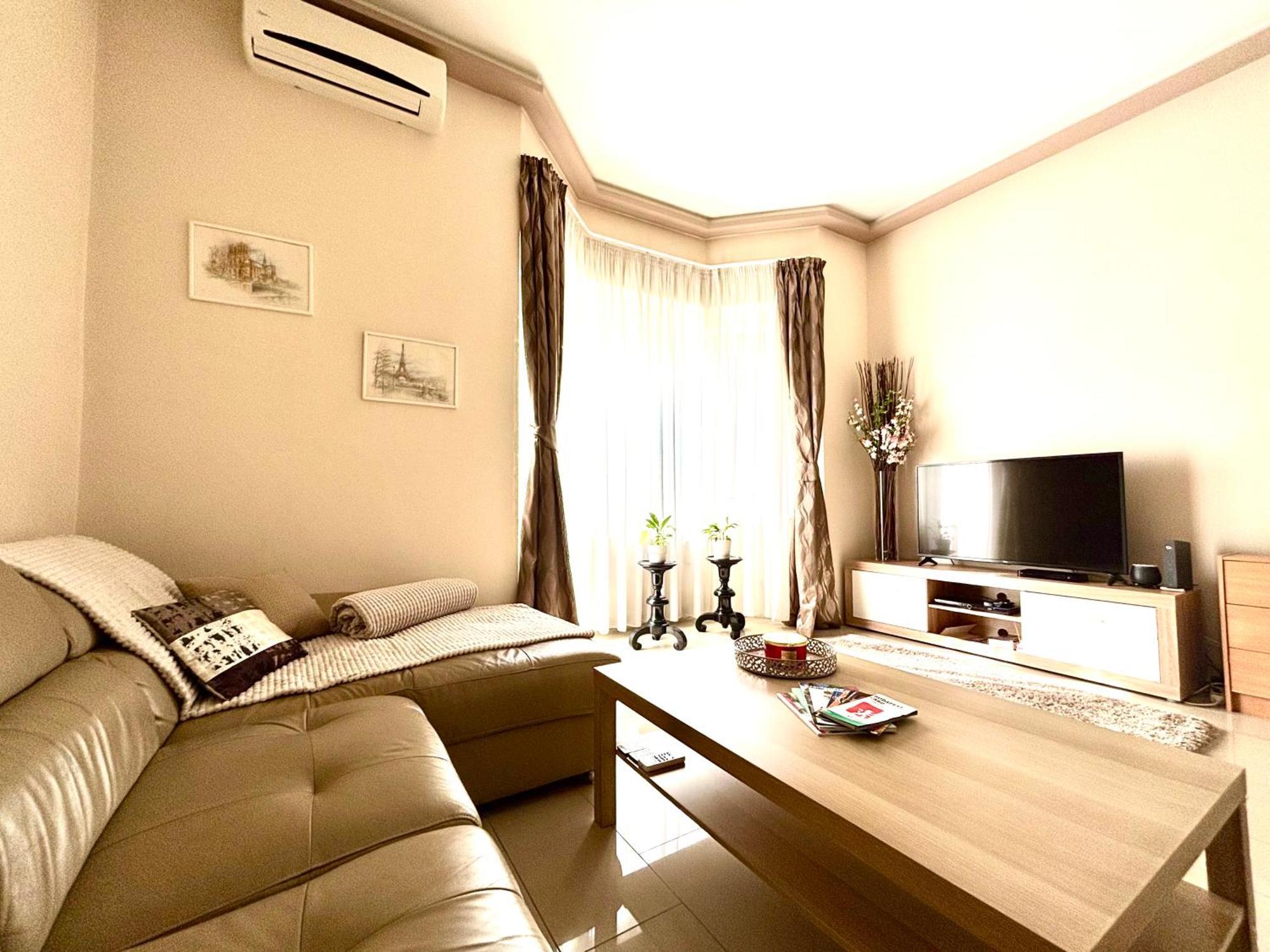 Riverside Mansion Apartman