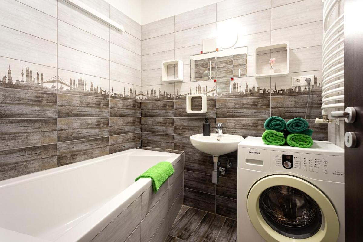Angelland 24 & Garage & Terrace Appartamento Budapest