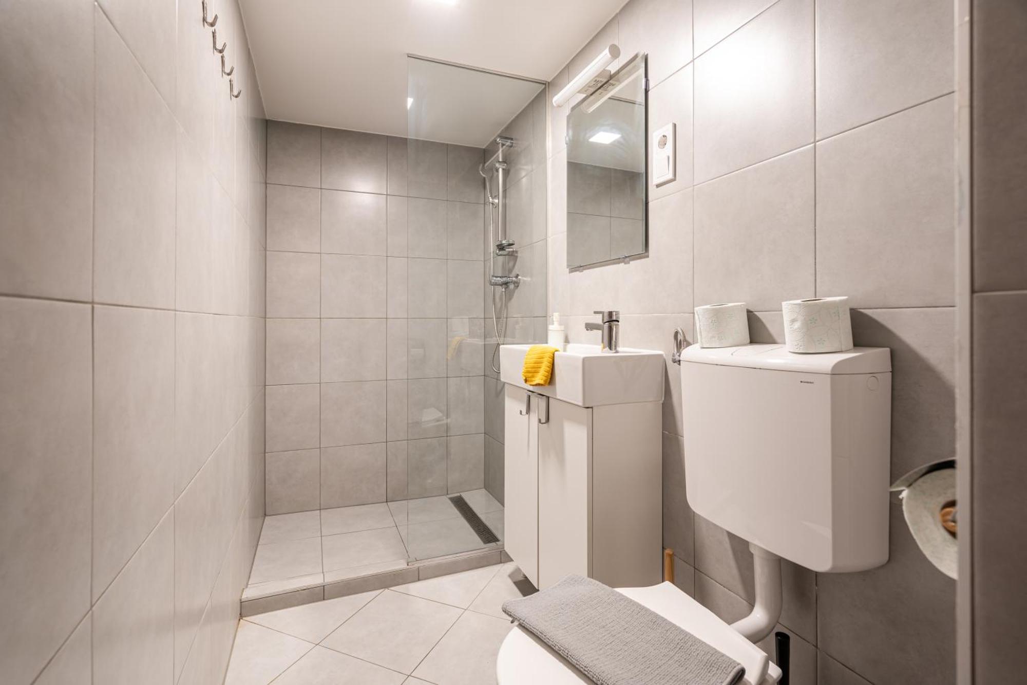 Charming In The Heart Of The Jewish Quarter W41 Yellow * Boedapest