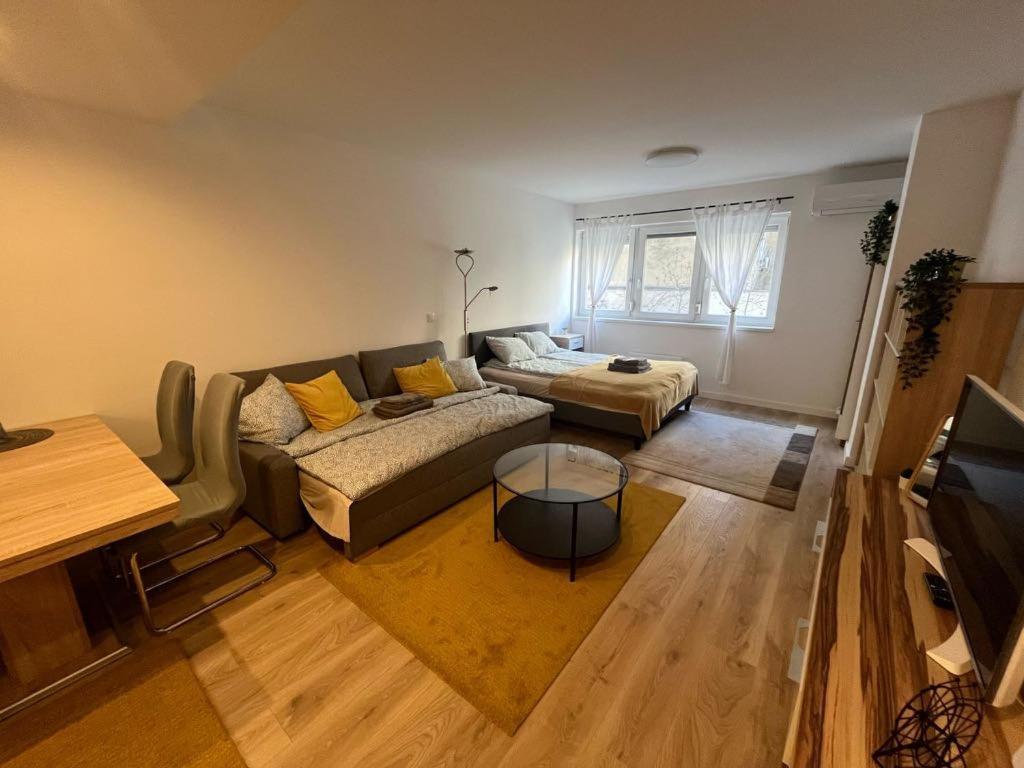 Apartment Happy Eleven Market Hall *