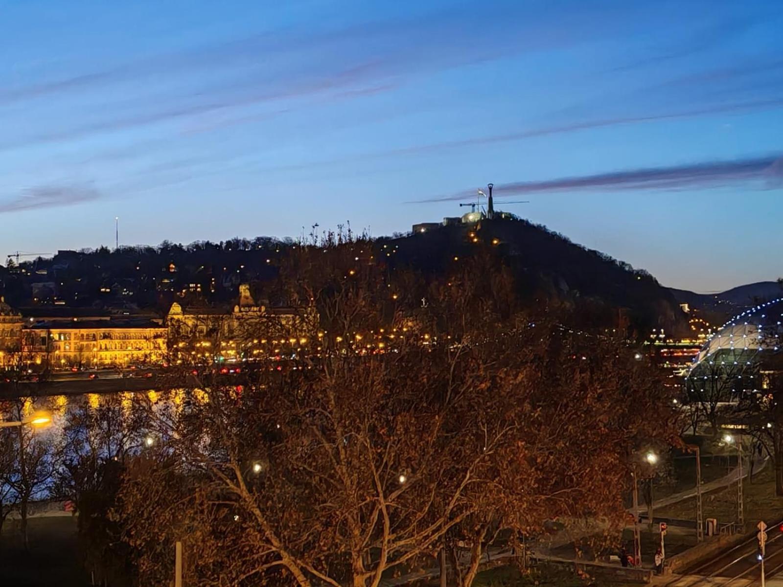 Appartamento The Pearl With The Danube And Gellert Hill View Budapest