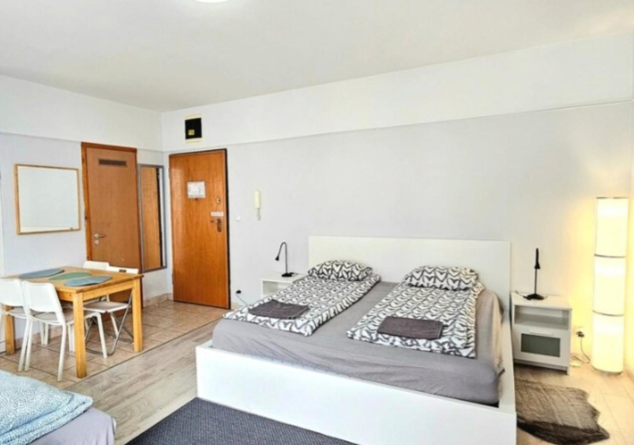 Cozy With Big Balcony And Ac
