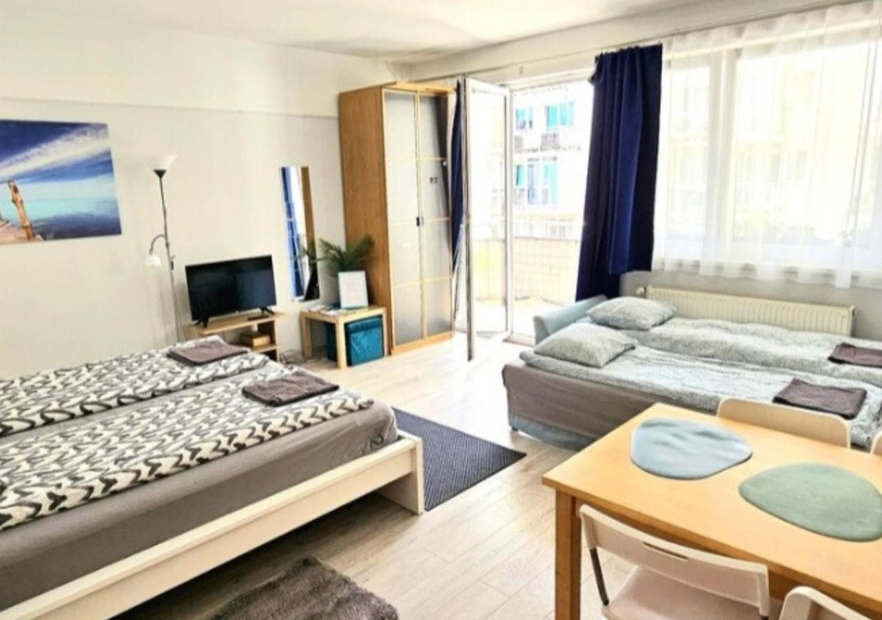 Cozy With Big Balcony And Ac Apartamento