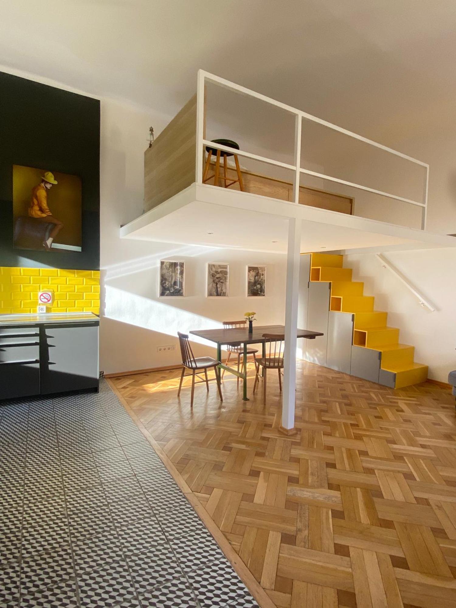 Bright Artist Loft W Terrace Appartement *