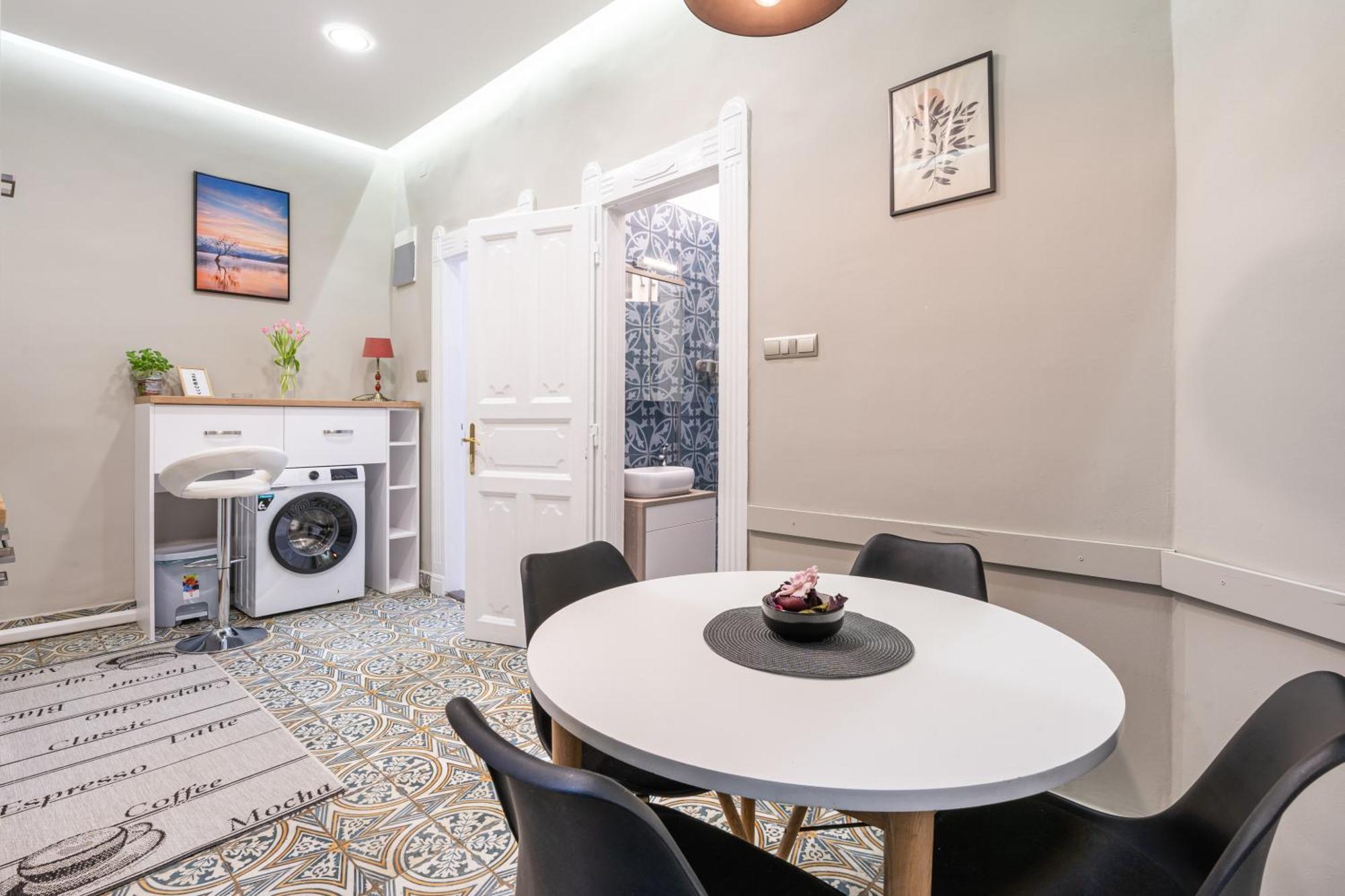 Sea Holly - With Perfect Location 2 Separate Bdrms * Budapest