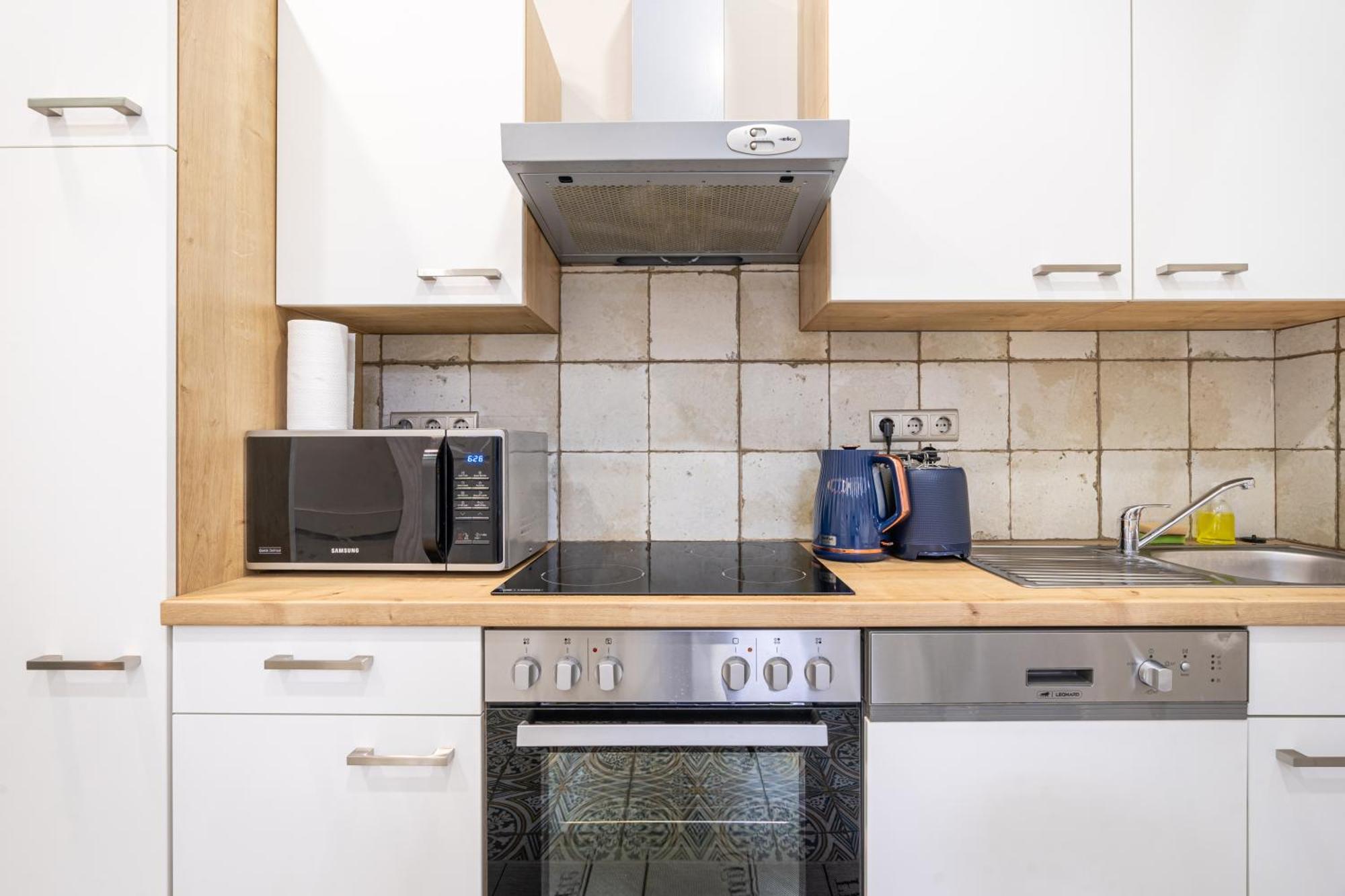 Sea Holly - With Perfect Location 2 Separate Bdrms Budapest
