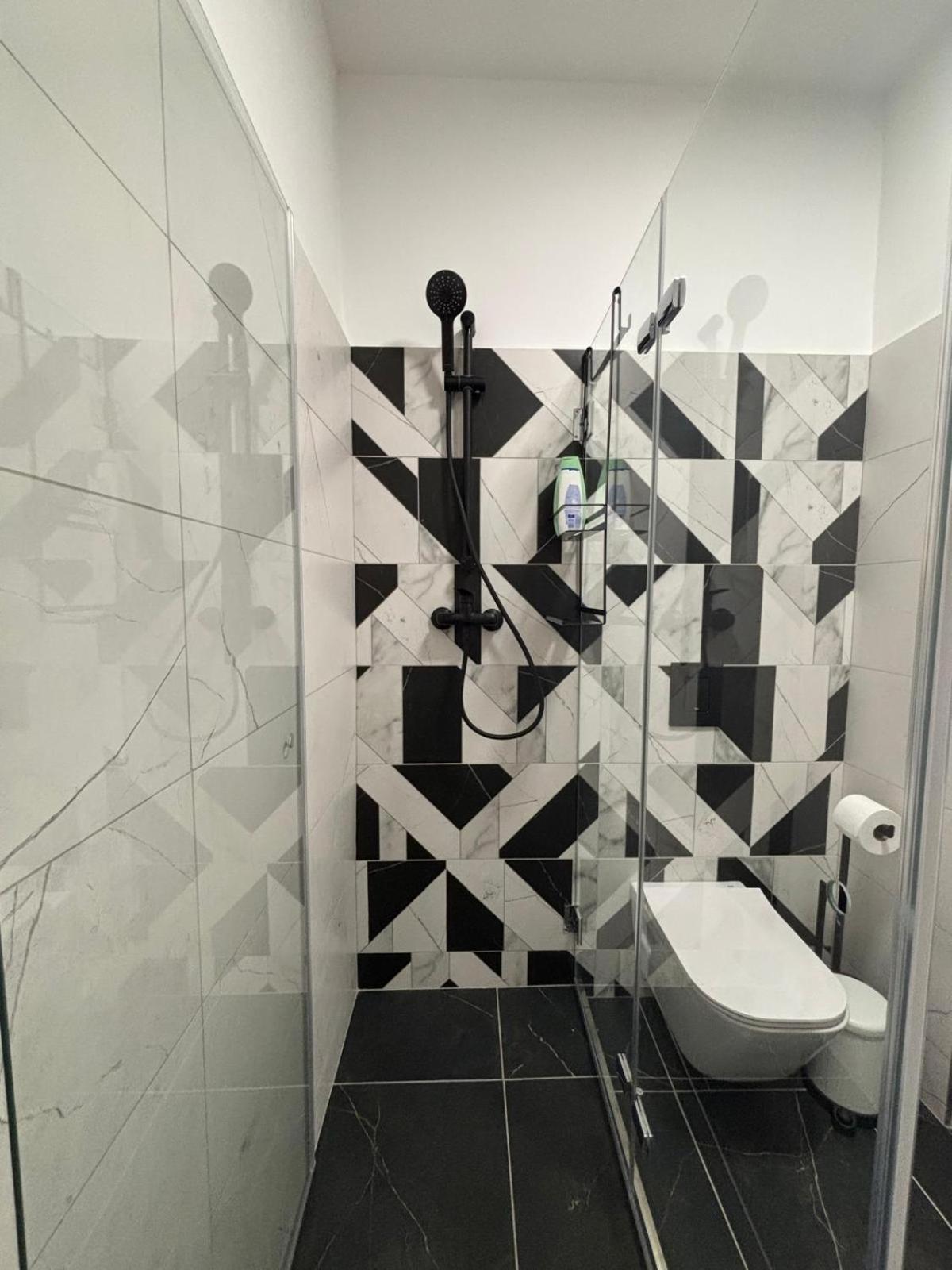 Party & Chill - Downtown Center With Big Balcony And Ac Apartmán Budapest