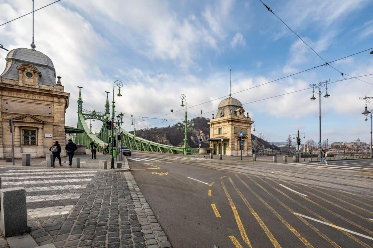 Very - Cozy Budapest
