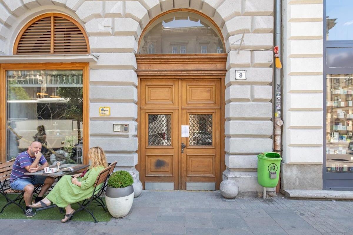 Very - Cozy Budapest