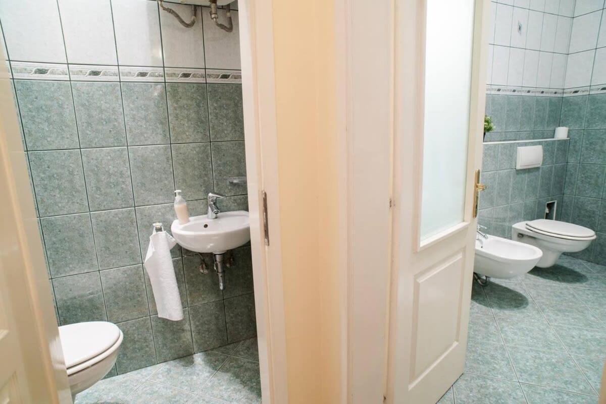 Ultra Spacious In Vaci Street * Budapest