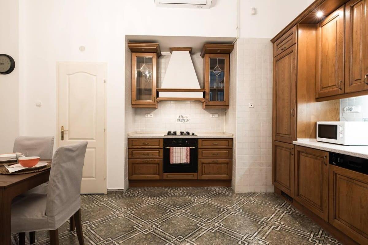 Ultra Spacious In Vaci Street Lejlighed