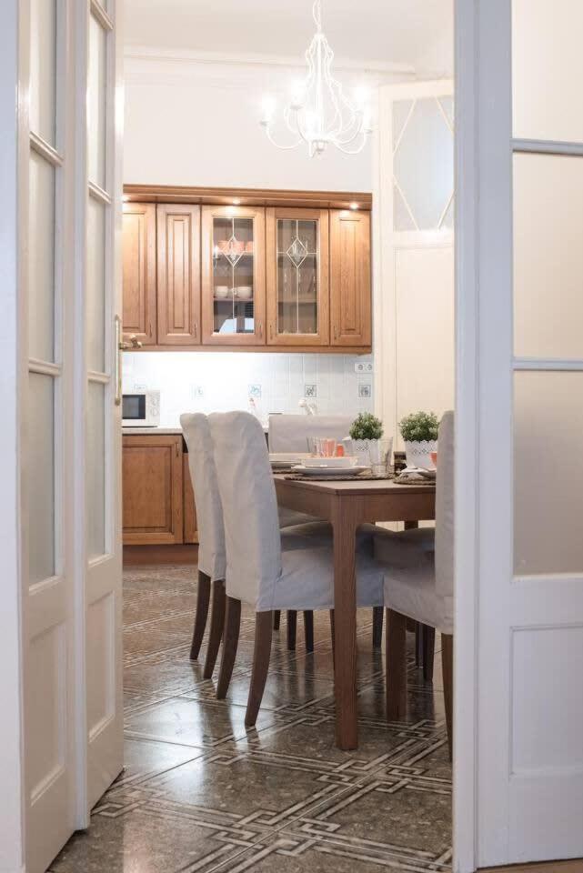 Ultra Spacious In Vaci Street Budapest