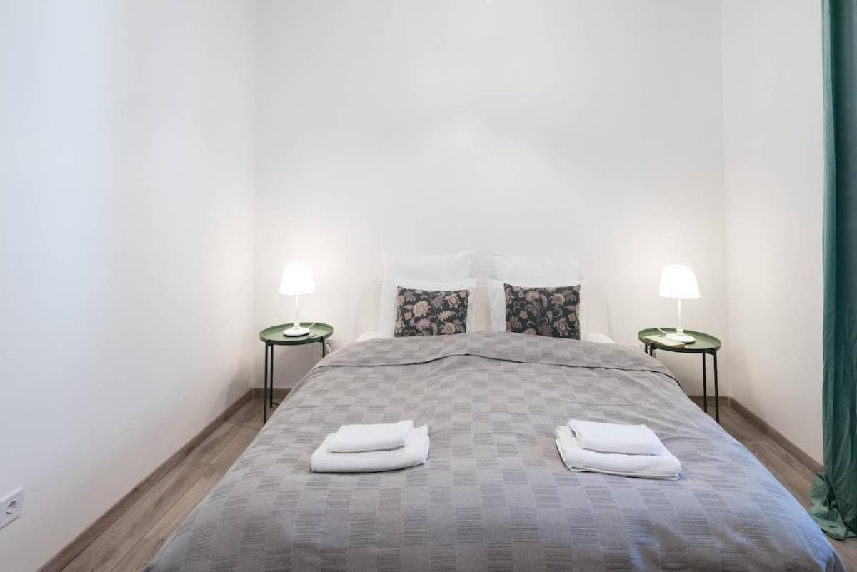 Extra Brand New Large With Air Con Budapest