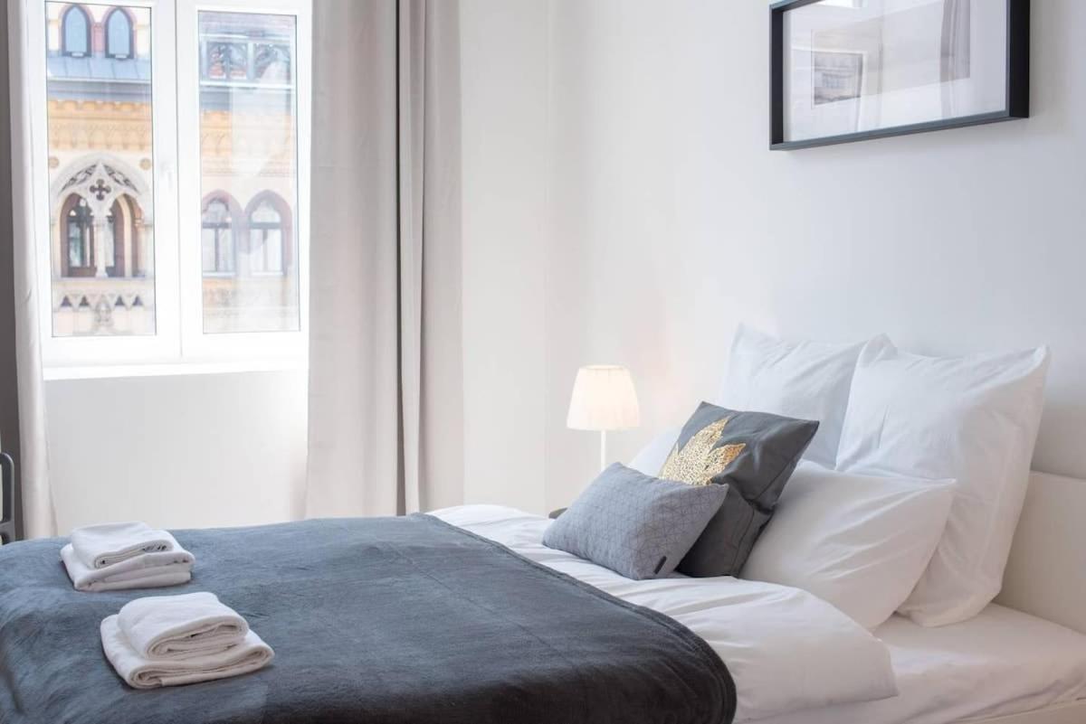 Extra Brand New Large With Air Con * Budapest