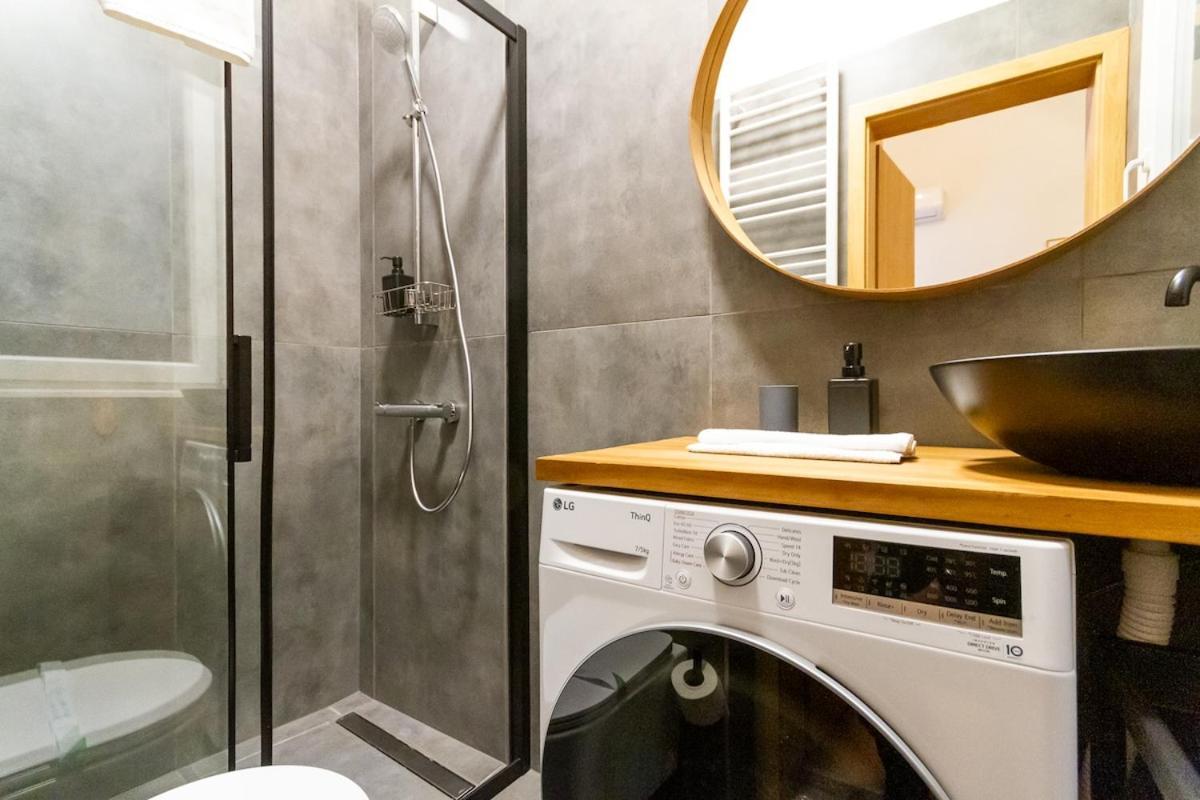 Budavibe W Ac By Nw * Budapest