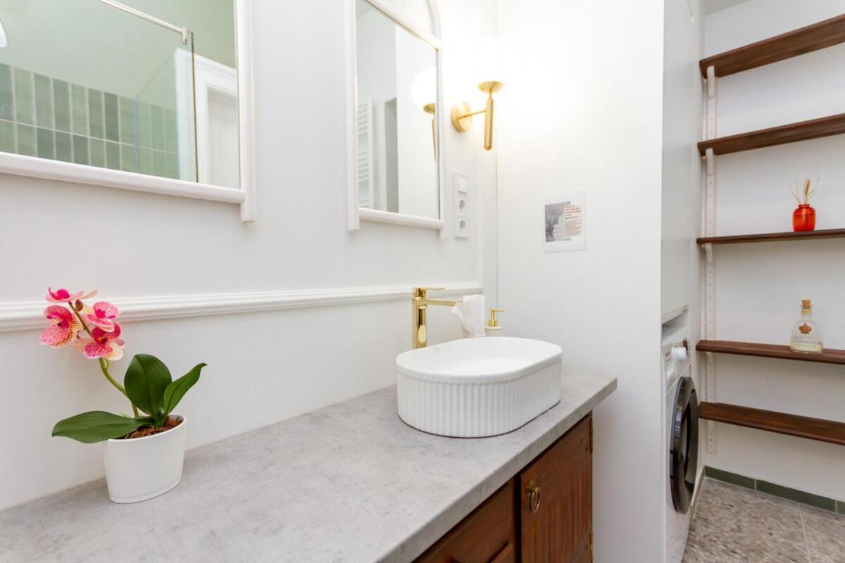 Apartament 2br Modern Elegance W Sauna And Ac By Budapeszt