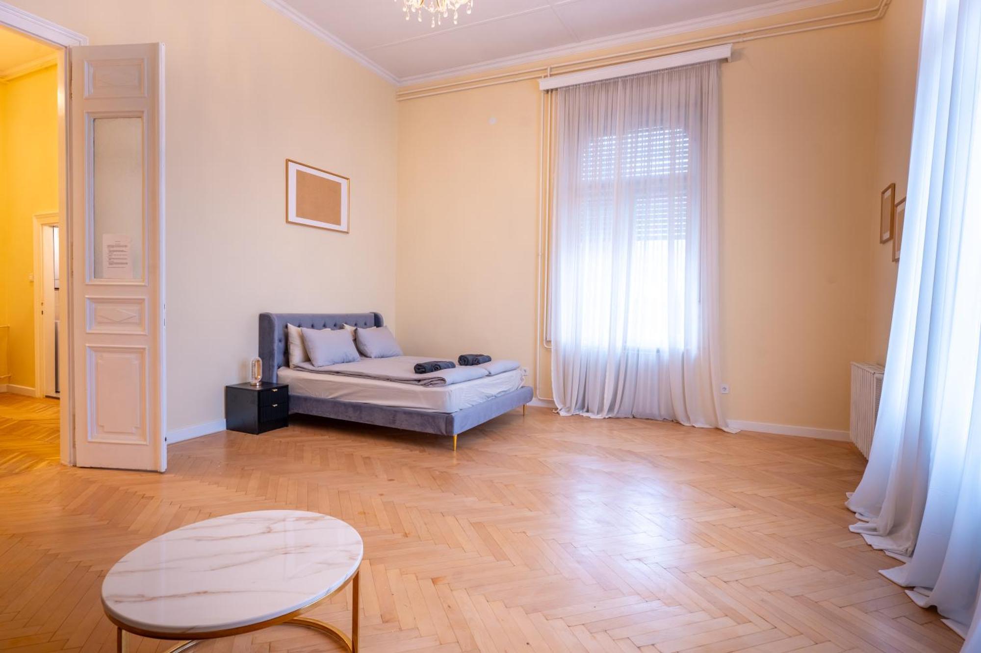 Heroes' Square Appartement *