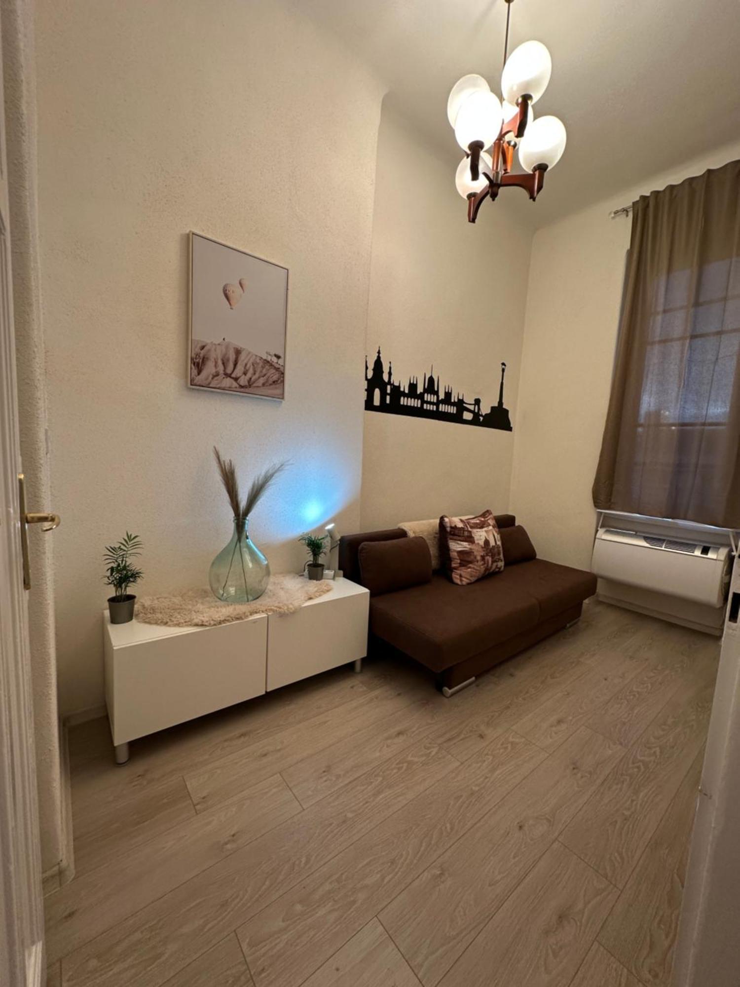 Deri Corner By Downtown Appartamento Budapest