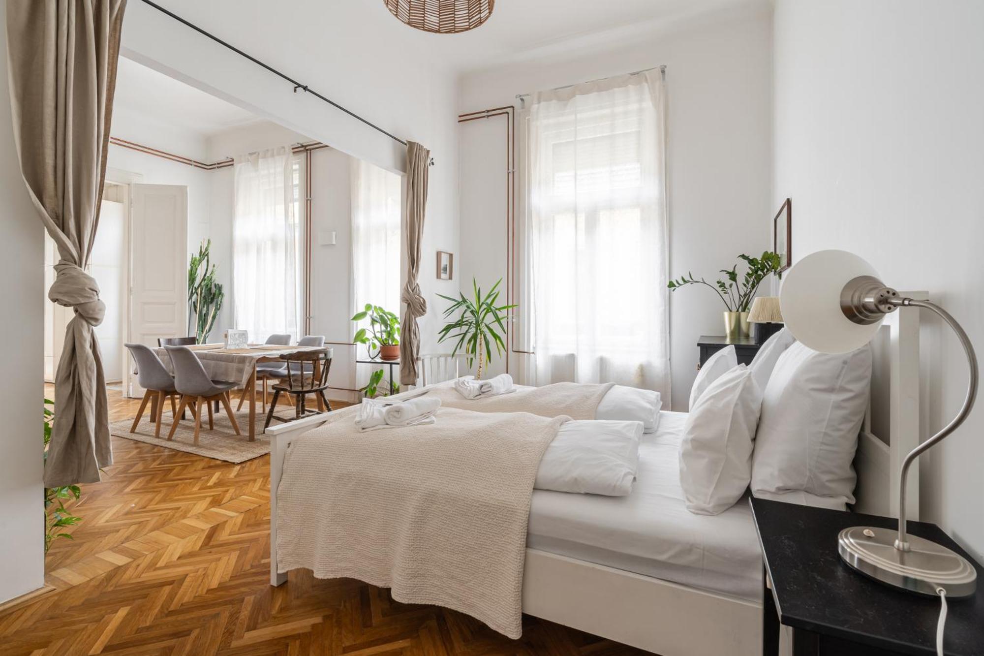 Cedar * Budapest