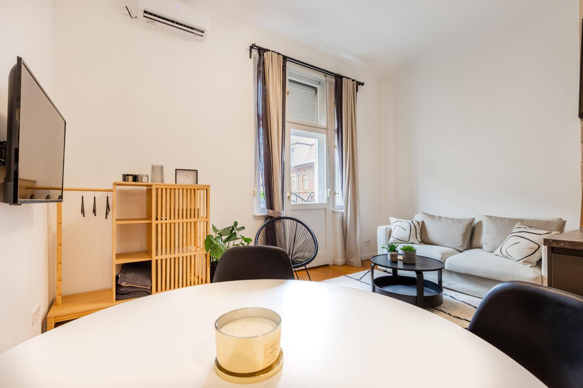 Tas Apartment *