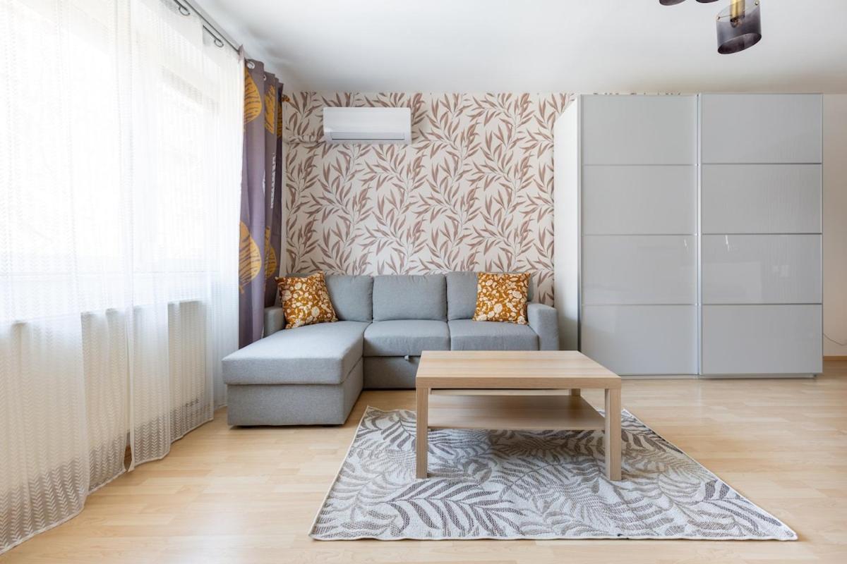 Fut26 Peaceful, Stylish Behind Corvin Plaza Apartmán *
