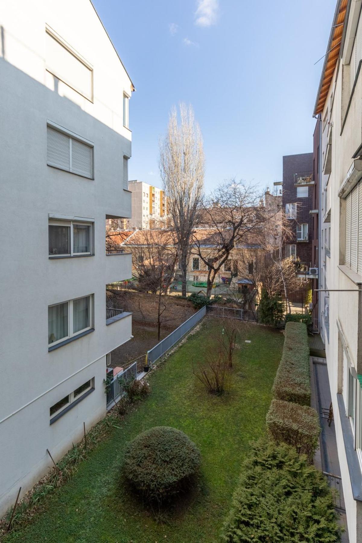 Fut26 Peaceful, Stylish Behind Corvin Plaza Apartmán Budapest