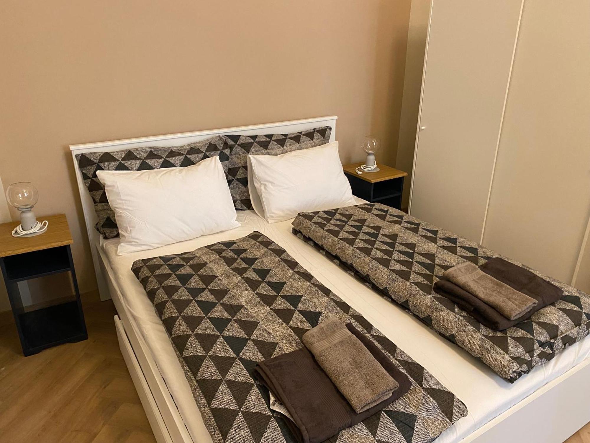 Dohany By Kalvin Apartment *