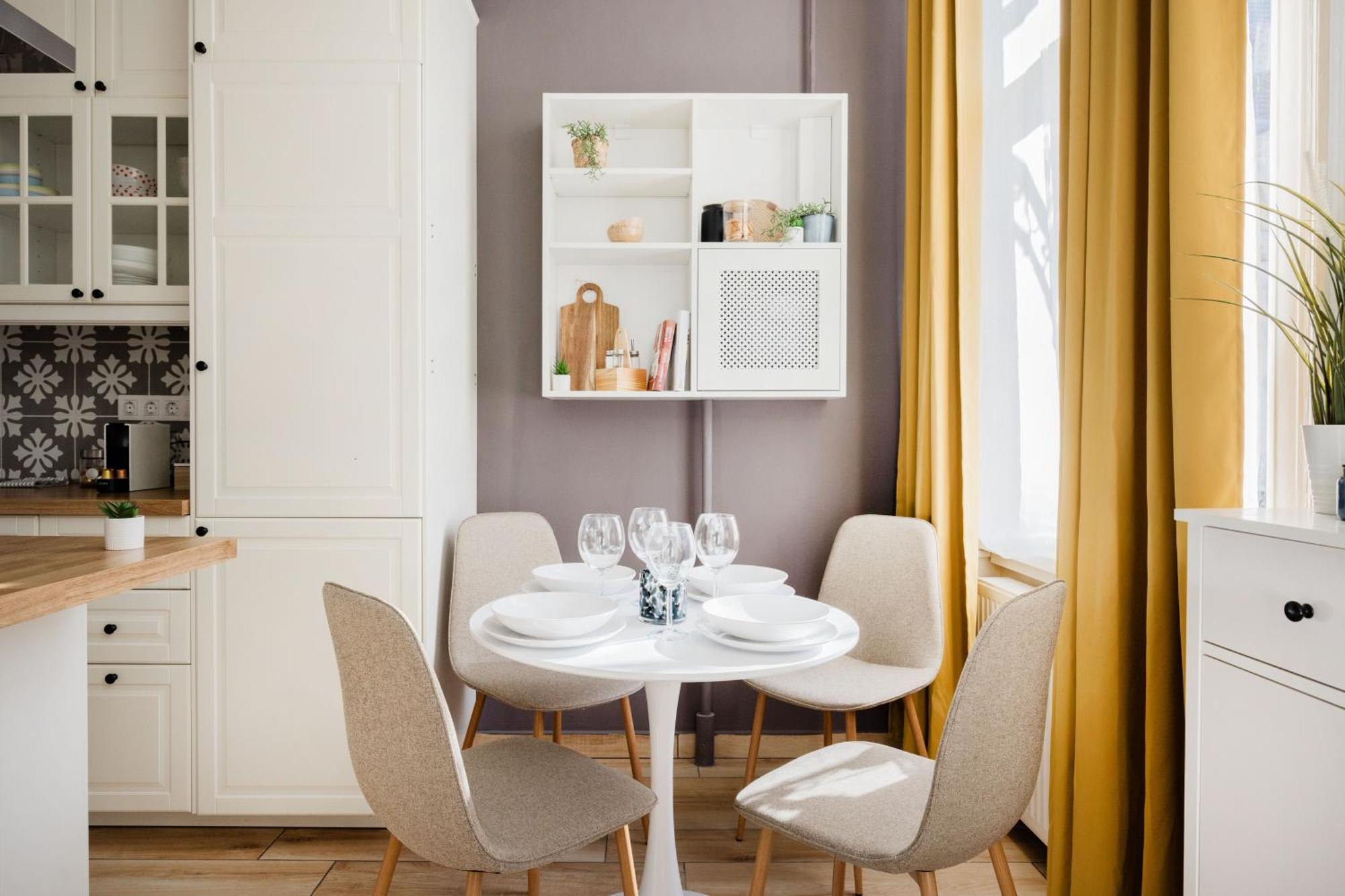 Bright And Cozy Urban Getaway