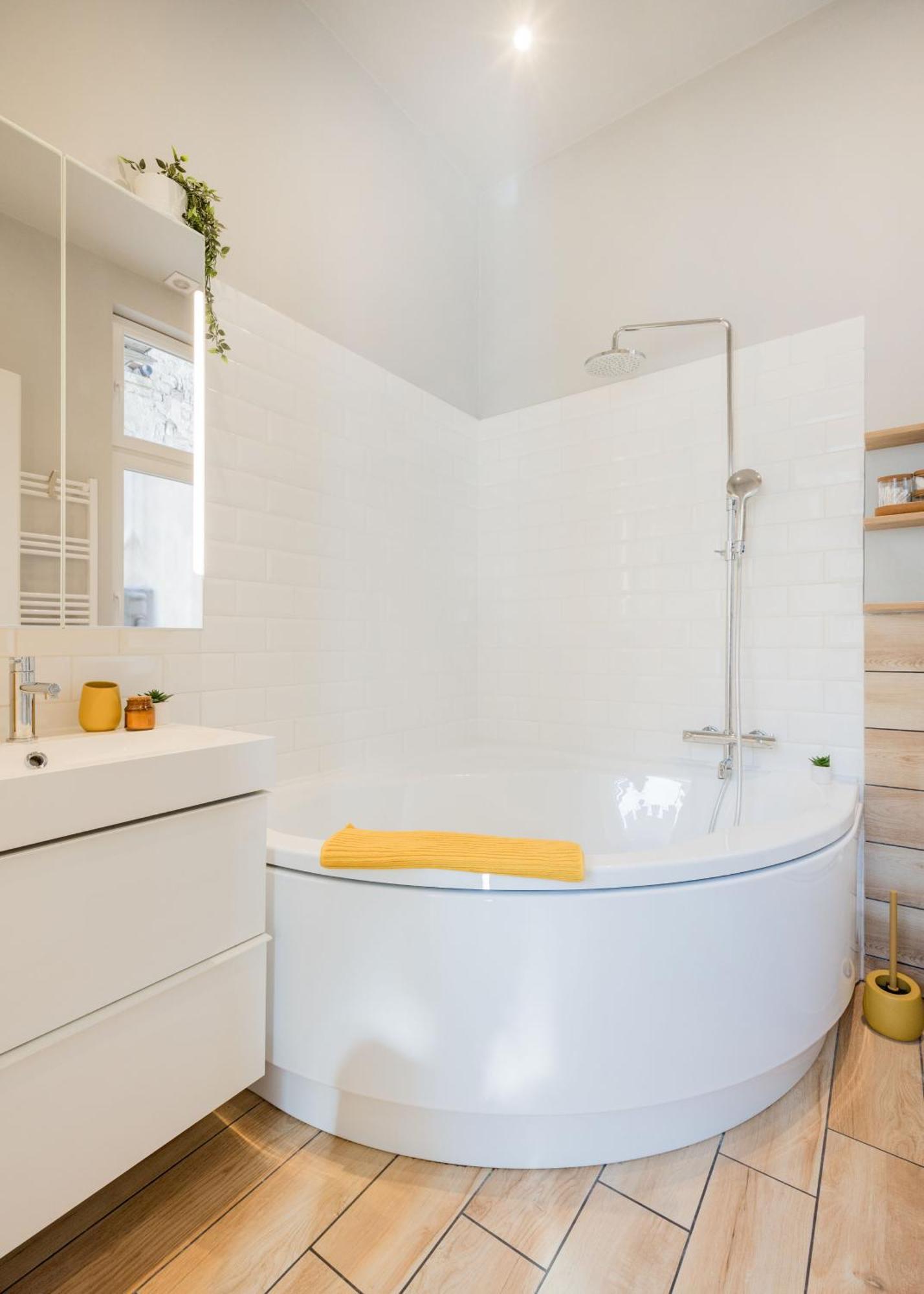 Bright And Cozy Urban Getaway Budapest