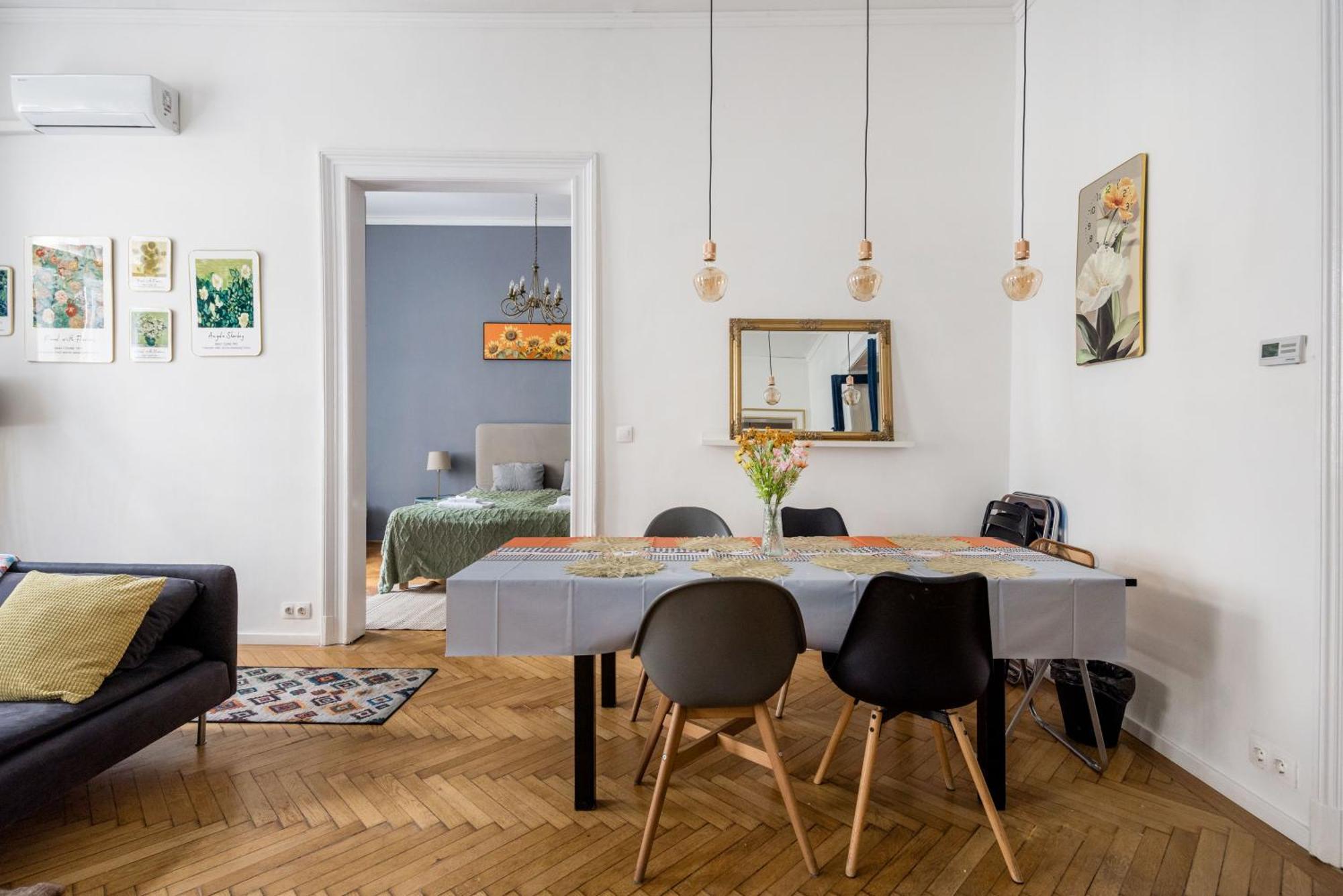 Bright & Grand With 4 Bedrooms By New York Cafe Budapest
