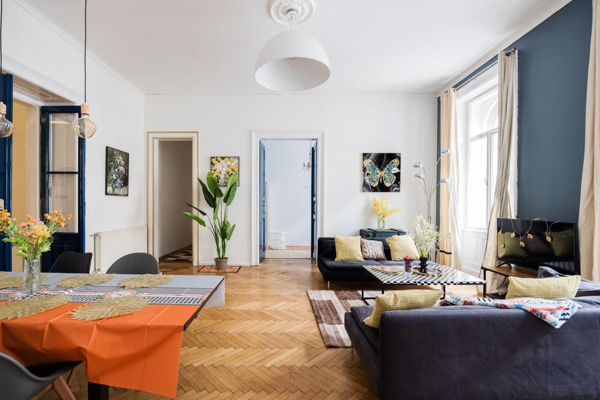 Bright & Grand With 4 Bedrooms By New York Cafe Appartamento