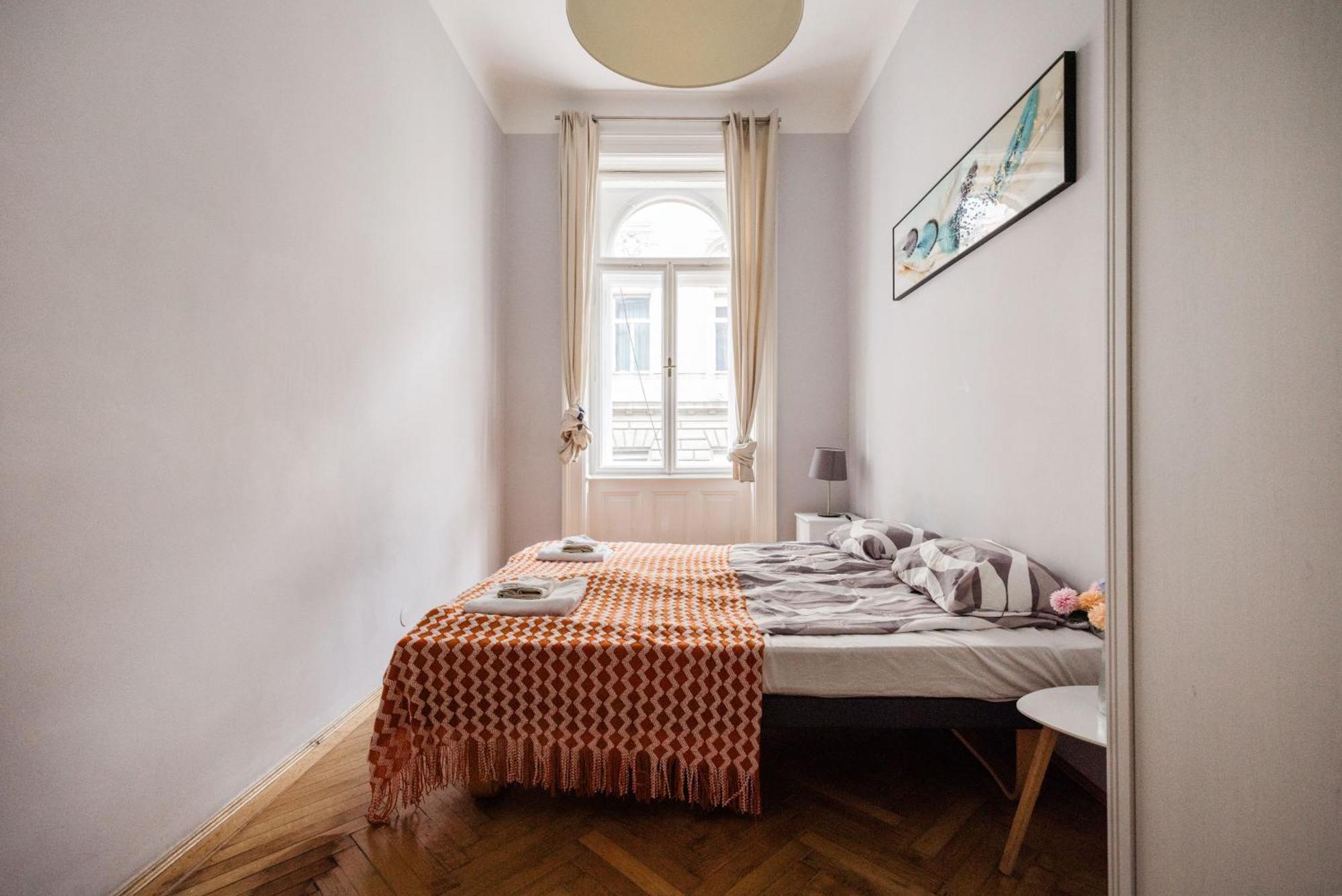 Appartamento Bright & Grand With 4 Bedrooms By New York Cafe *