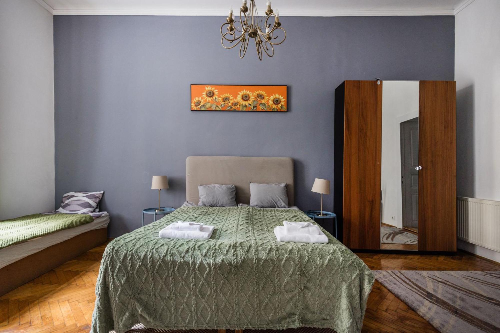 Appartamento Bright & Grand With 4 Bedrooms By New York Cafe *