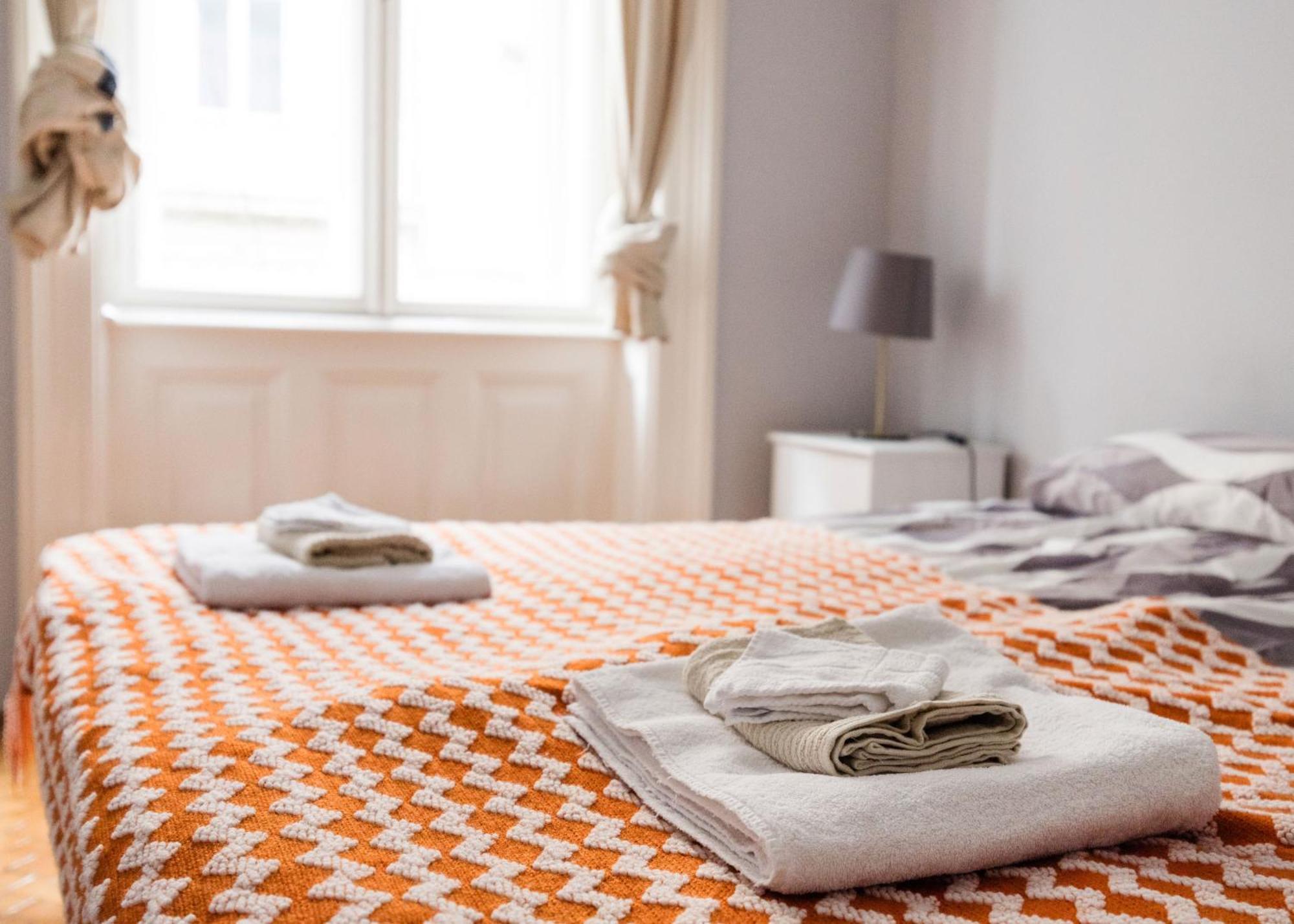 Bright & Grand With 4 Bedrooms By New York Cafe Budapest