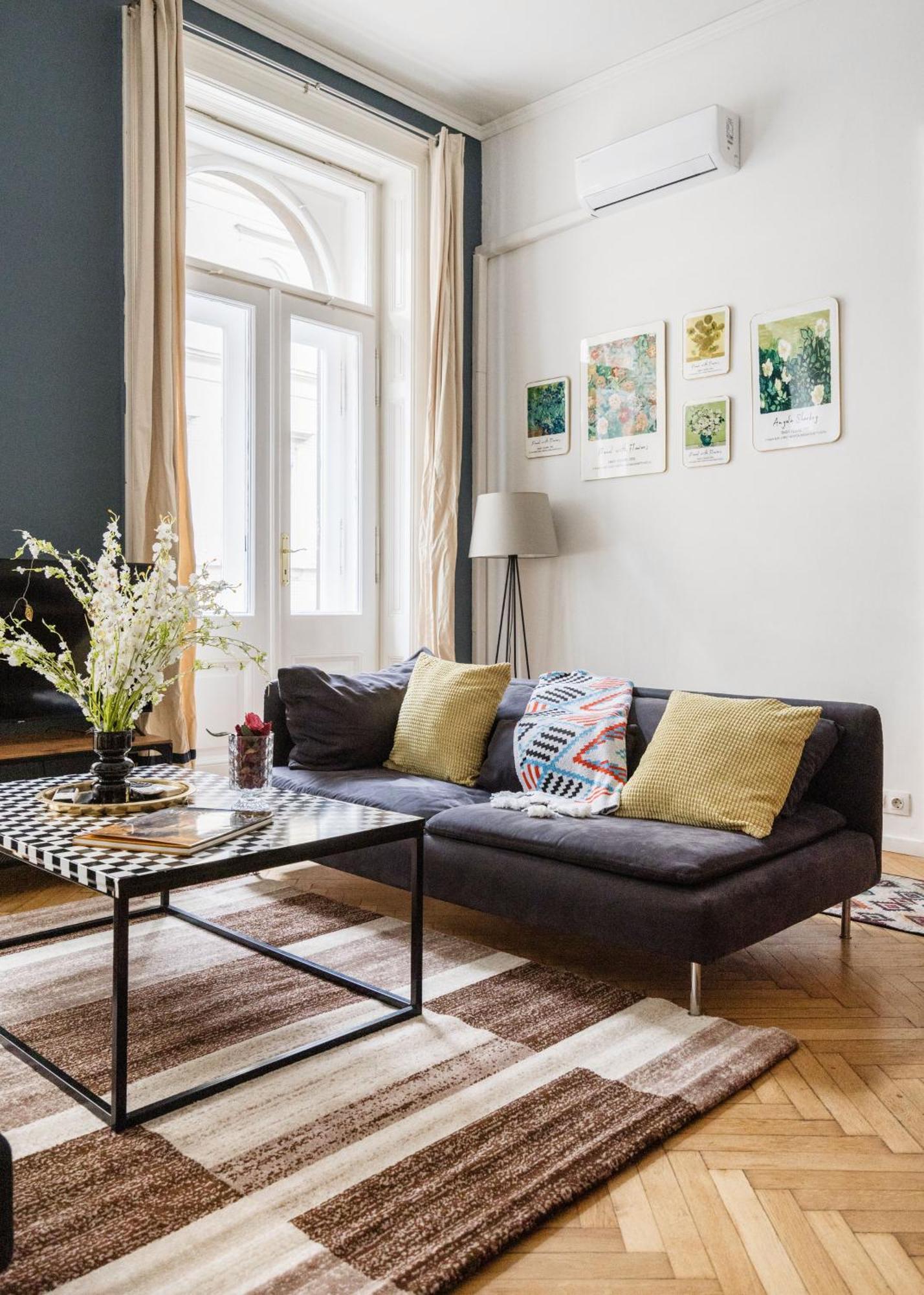 Bright & Grand With 4 Bedrooms By New York Cafe * Budapest