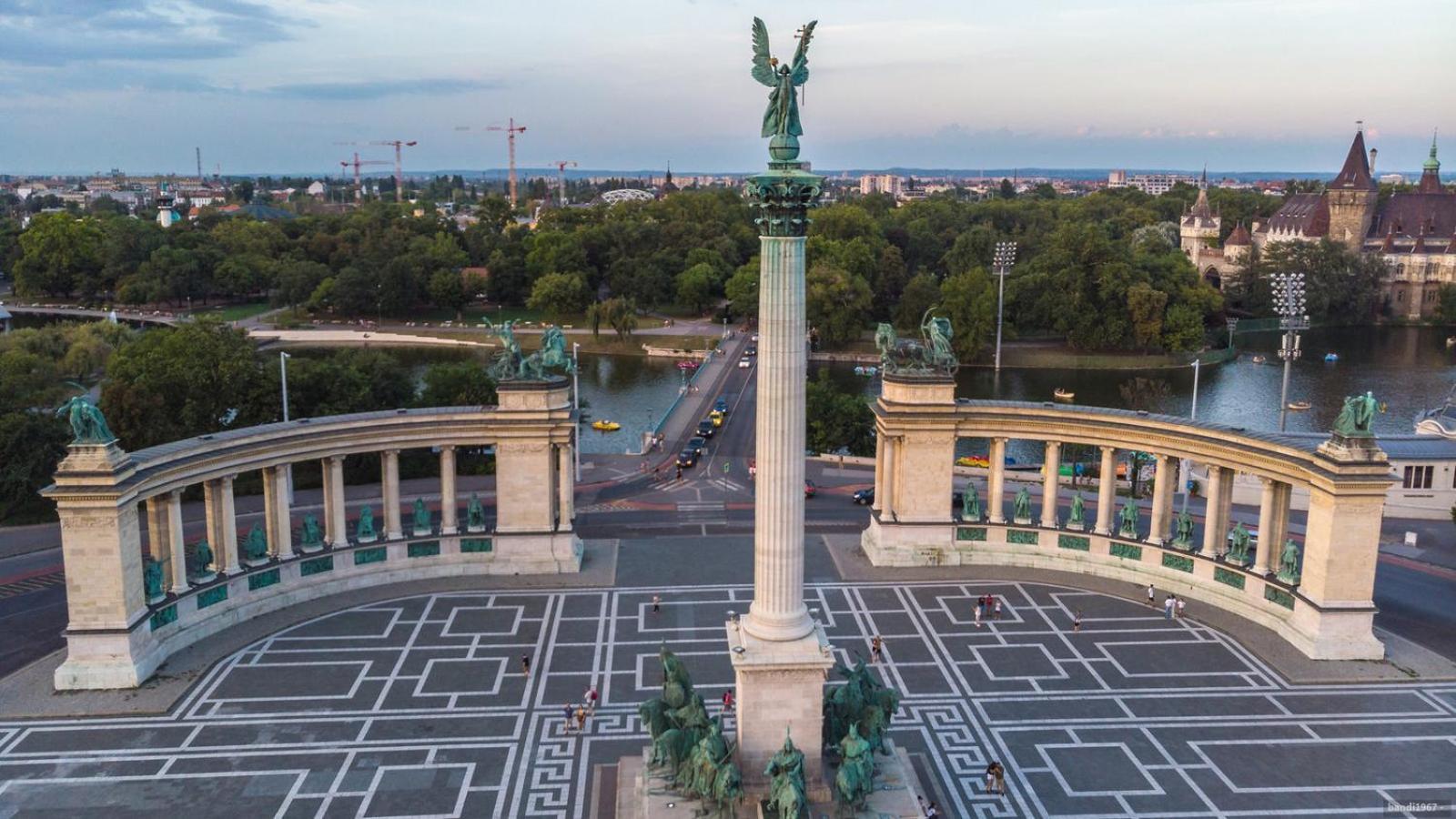 Luxe With Pool, Parking & Ac Apartamento Budapest