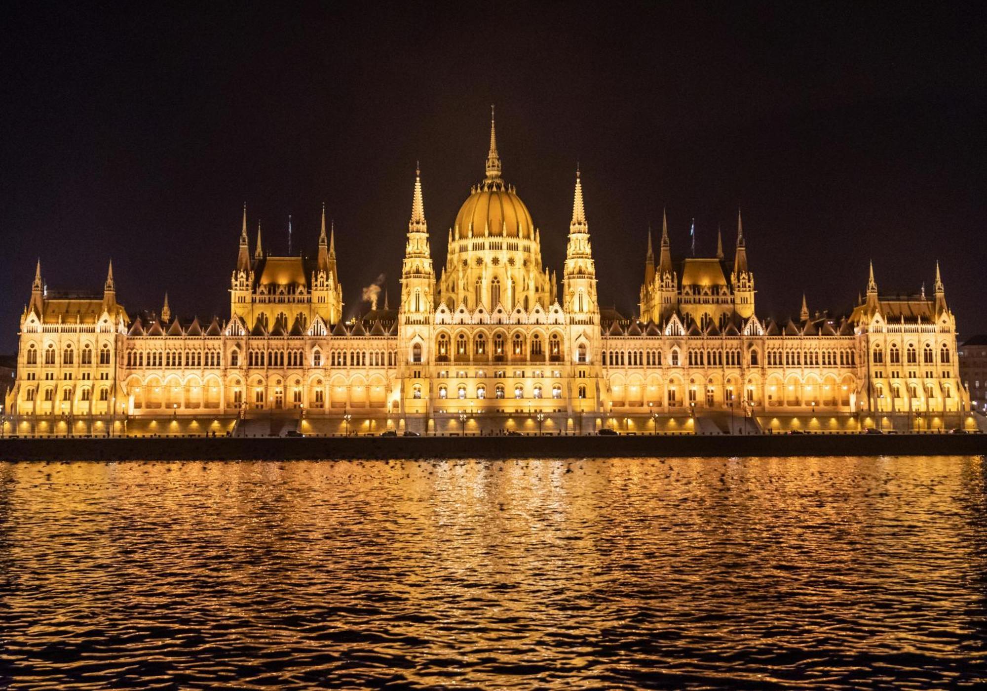 Luxe Studio With City Center Vibe * Budapest