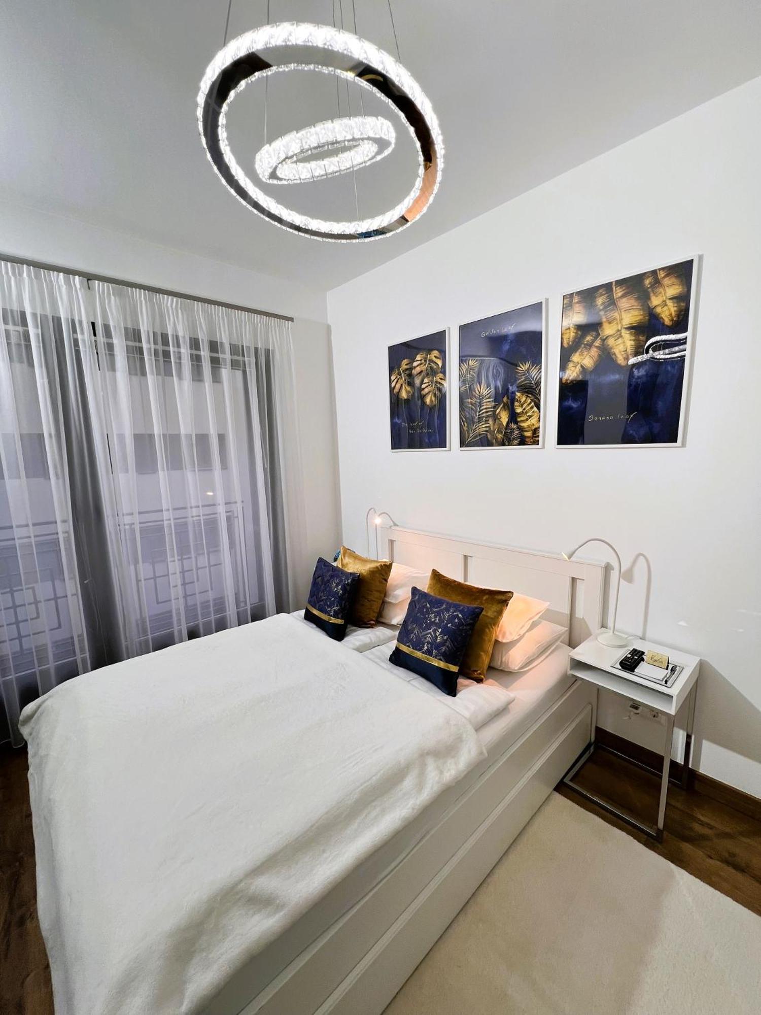 Luxe Studio With City Center Vibe