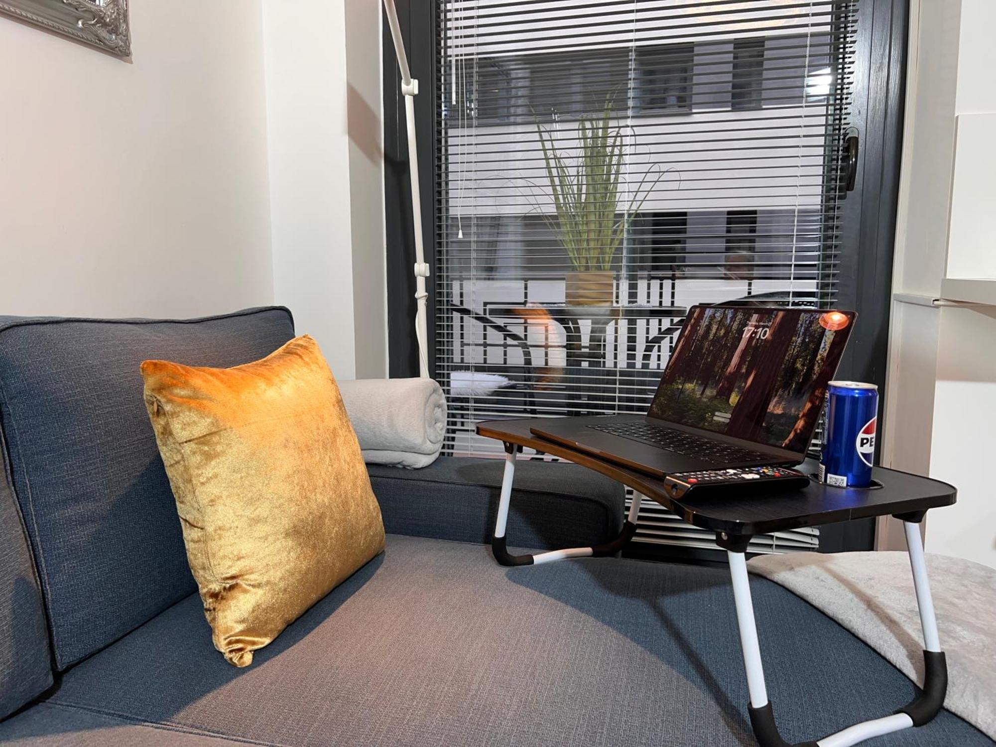 Luxe Studio With City Center Vibe