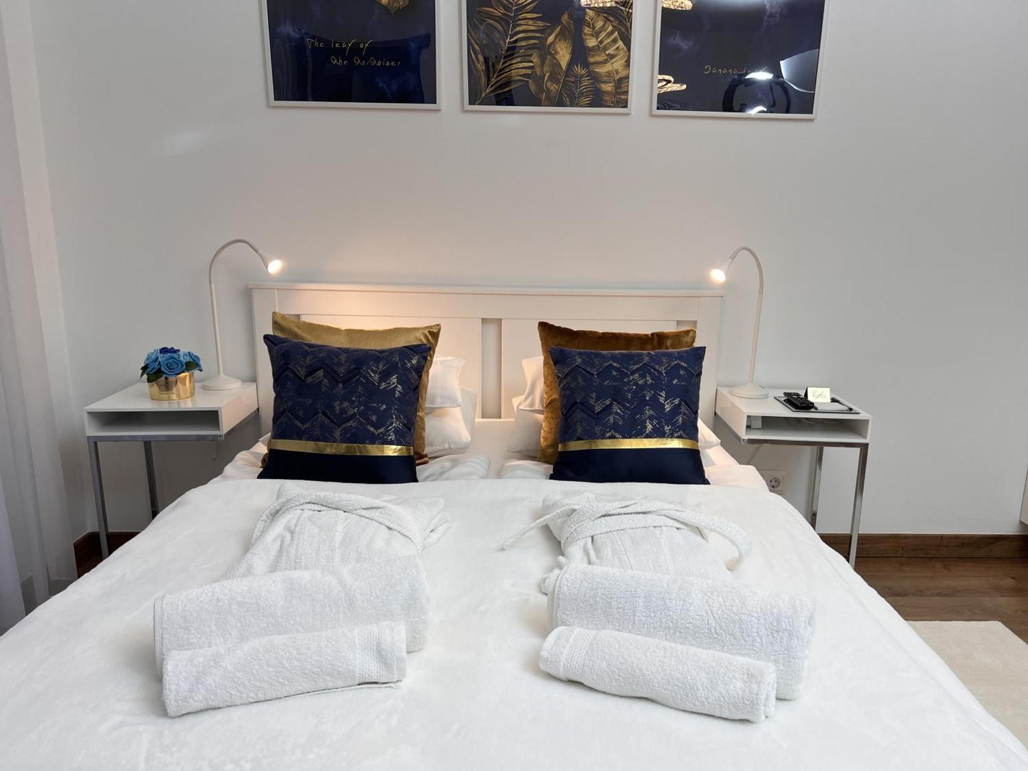Luxe Studio With City Center Vibe Apartment *