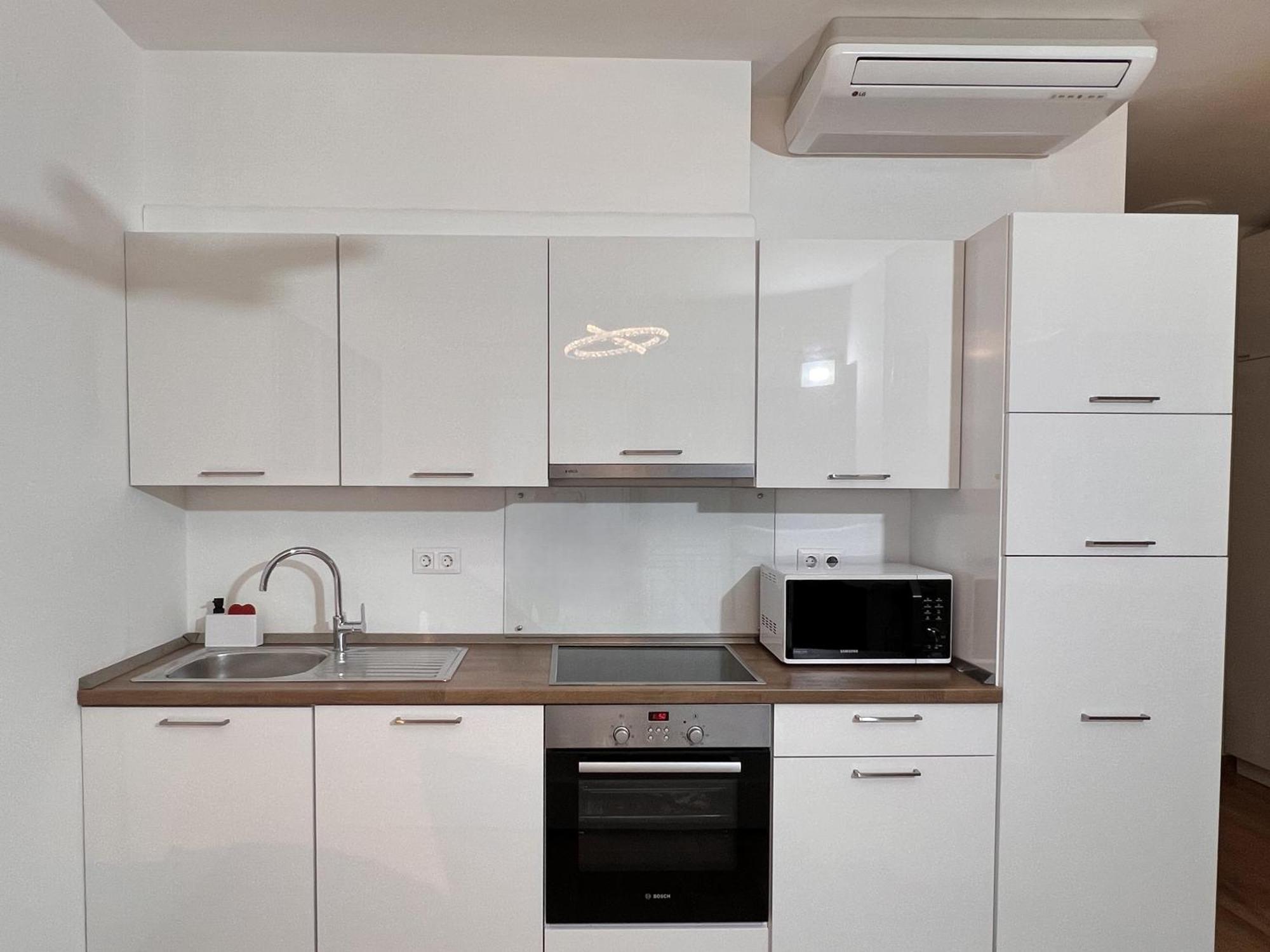 Luxe Studio With City Center Vibe