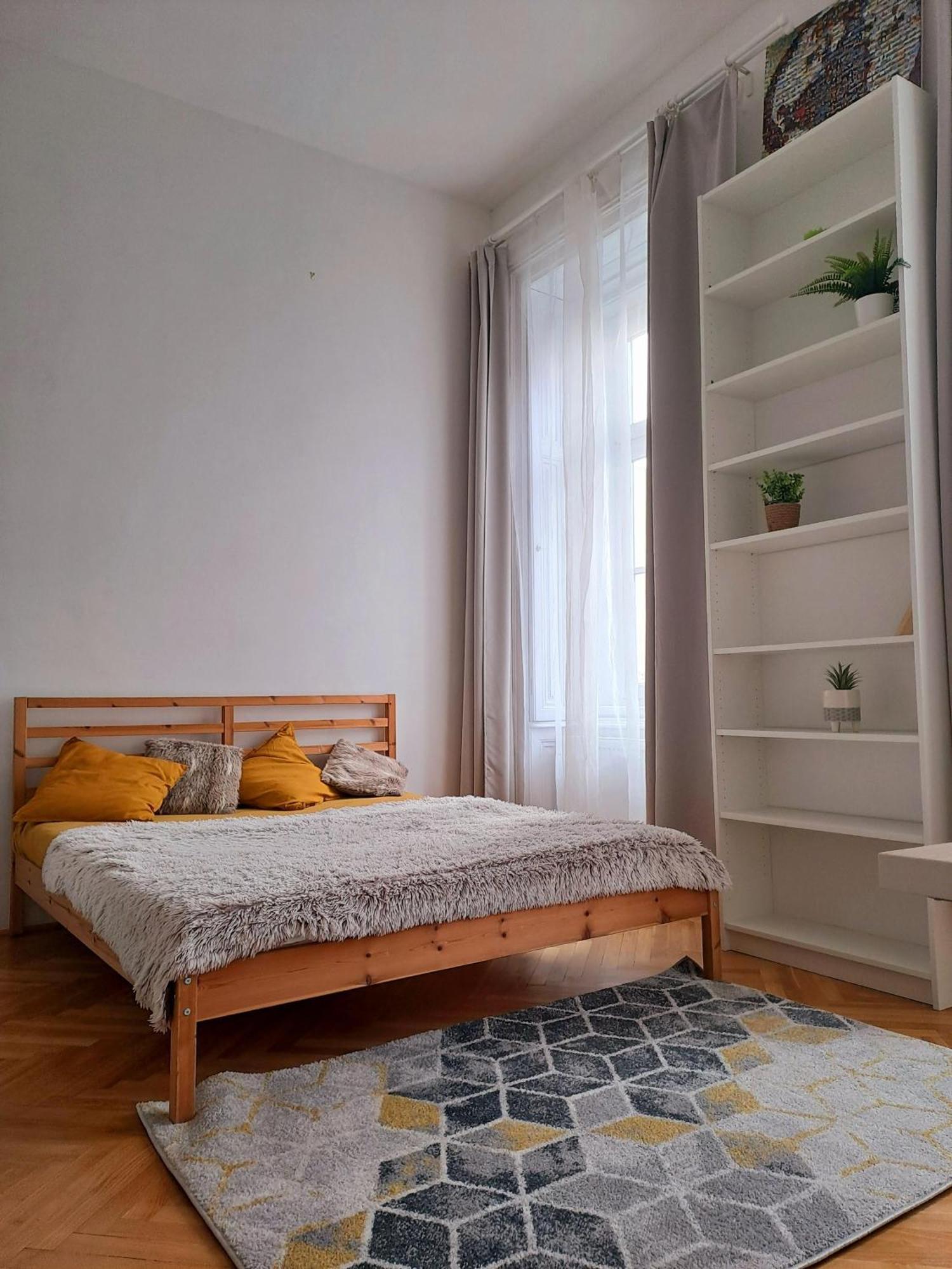 Sunny & Elegant Large Flat Next To Parliament Apartment *