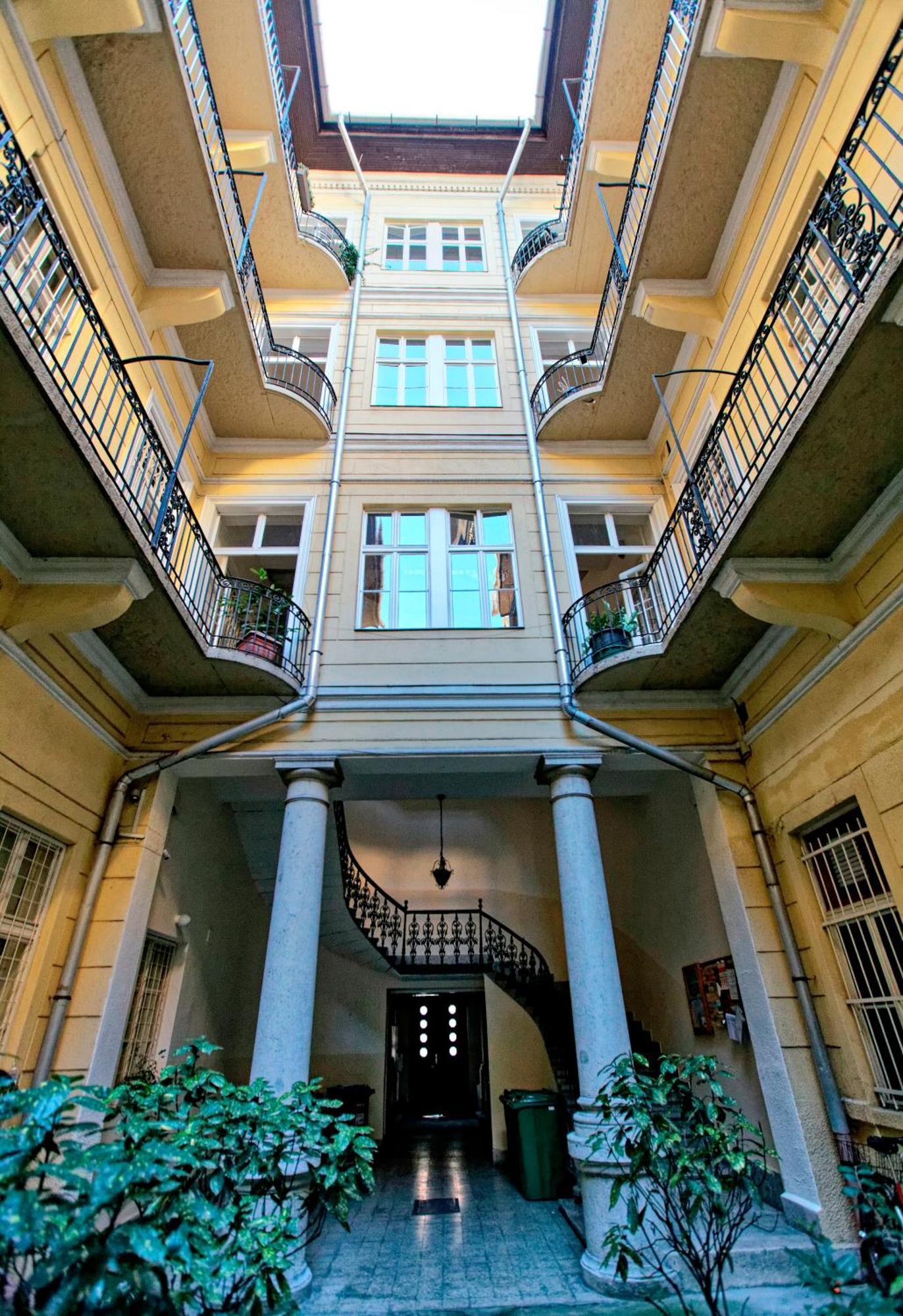Sunny & Elegant Large Flat Next To Parliament Apartment *