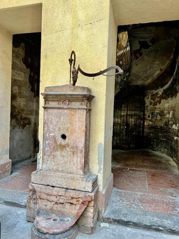 Gozsdu Court La Fontaine Appartamento *