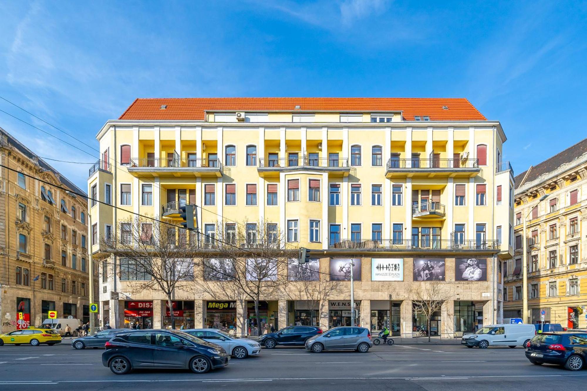 Time Out - R30 Budapest